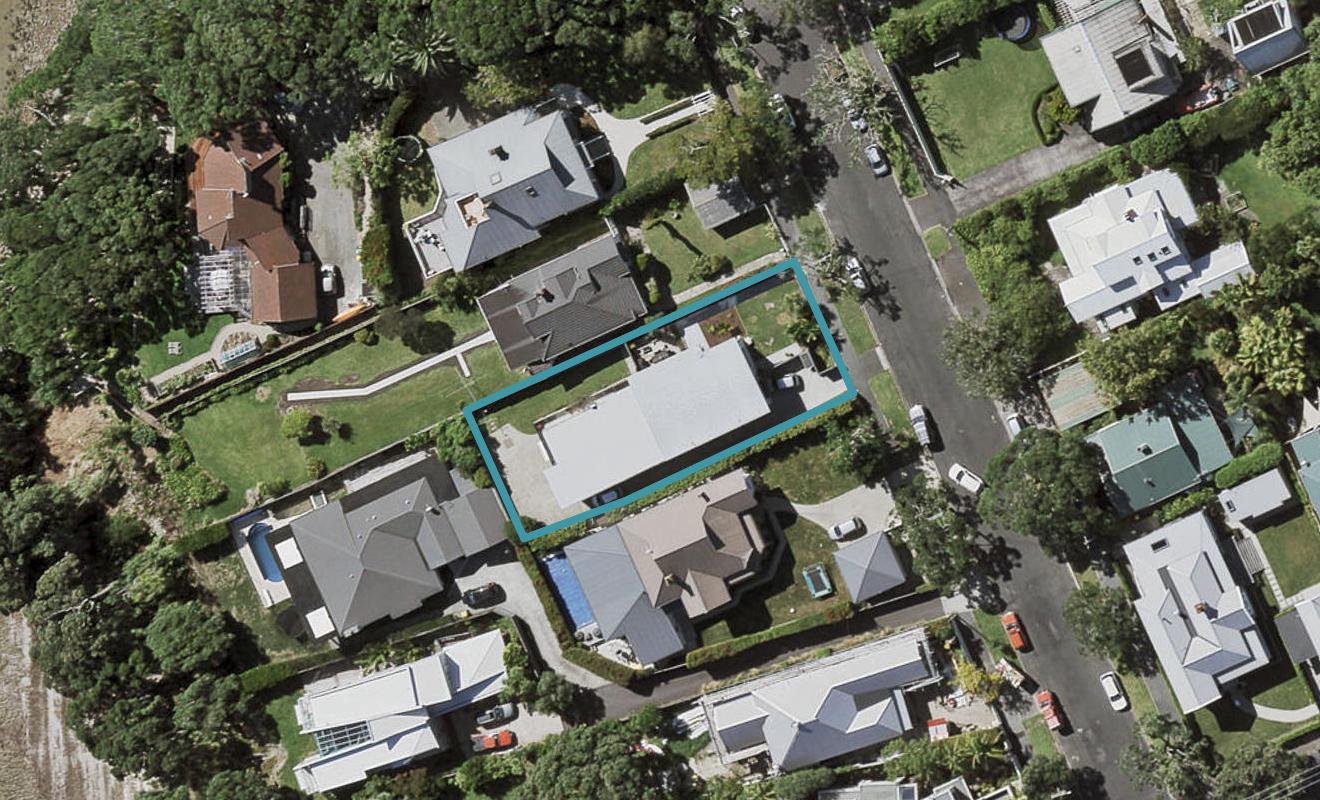 2/9 Second Avenue, Stanley Point, Auckland - Carousel 1