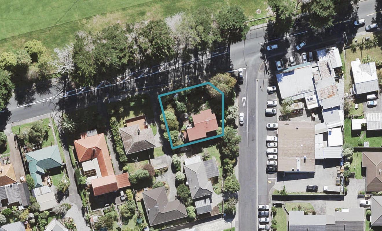18 Godley Road, Green Bay, Auckland - Carousel 1