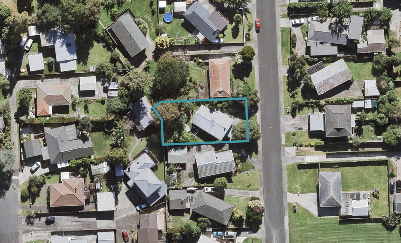 19 Glynnbrooke Street, Te Atatu South, Auckland - Carousel 1