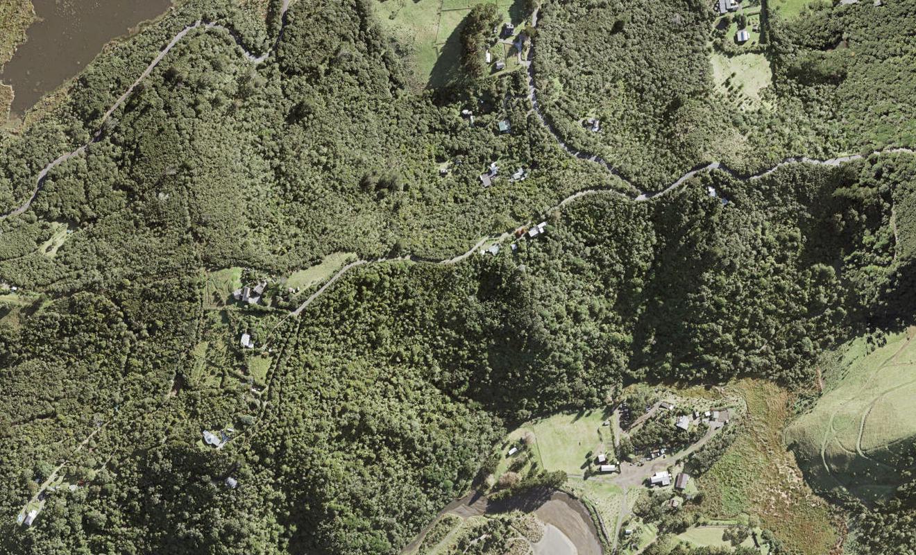 10 Kokako Grove, Te Henga / Bethells Beach - Carousel 1