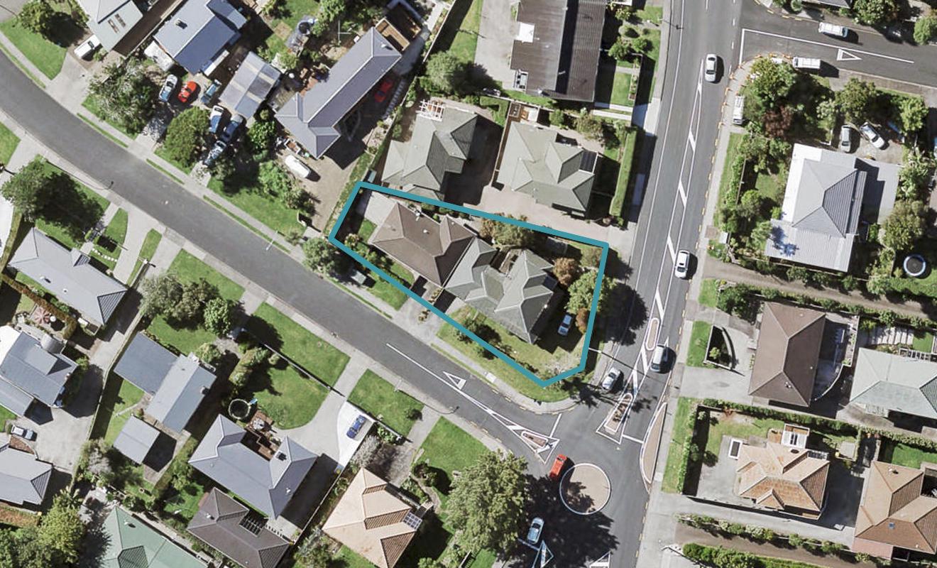 2/115 Cook Street, Howick, Auckland - Carousel 1