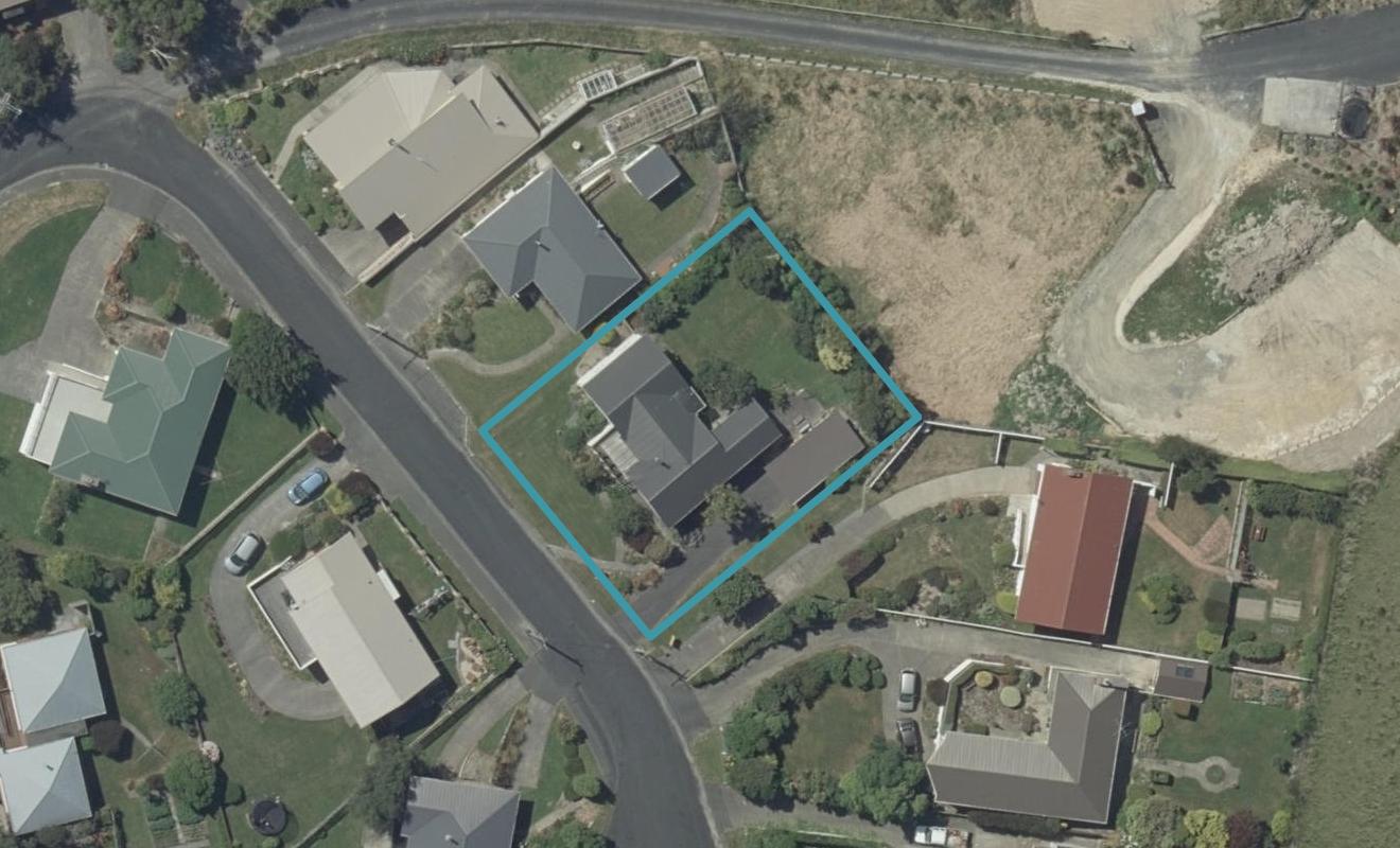 28 Bayne Terrace, Macandrew Bay, Dunedin - Carousel 1