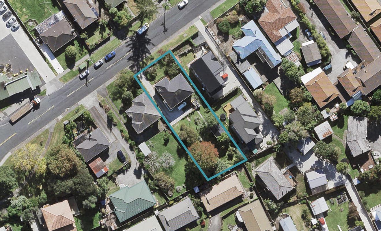 5 Roberts Road, Te Atatu South, Auckland - Carousel 1