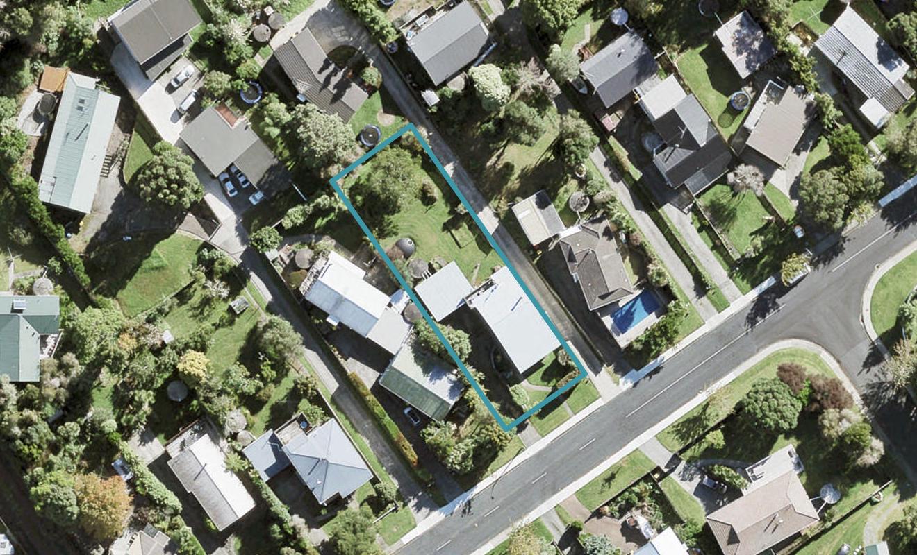 19 Brian Crescent, Stanmore Bay, Whangaparaoa - Carousel 1