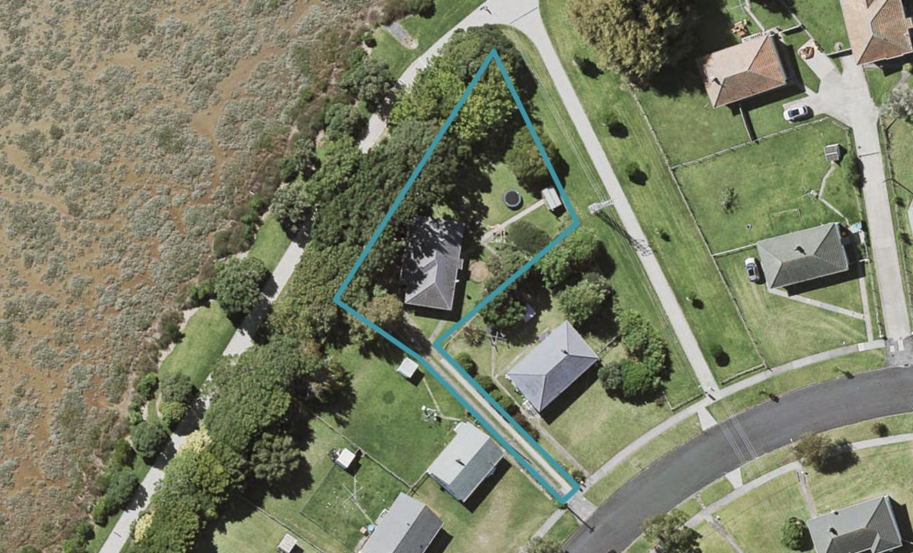 15 Hillary Crescent, Belmont, Auckland - Carousel 1