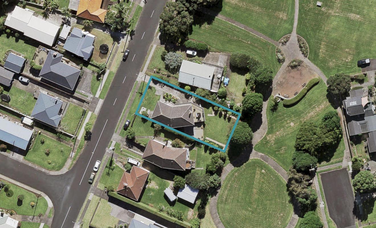 4 Shortt Avenue, Mangere Bridge, Auckland - Carousel 1