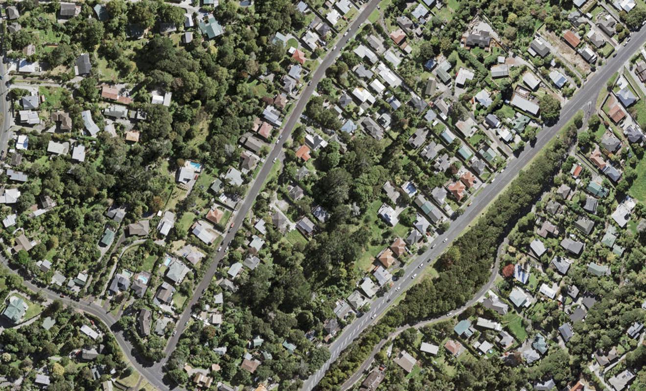 25A Fairmount Road, Titirangi, Auckland - Carousel 1