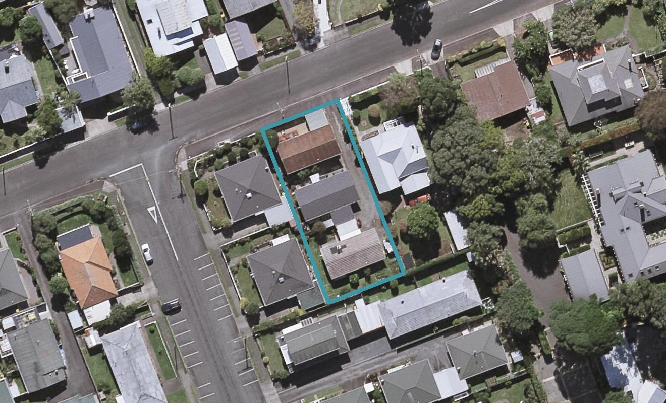 2/18 Holsworthy Road, Lower Vogeltown, New Plymouth - Carousel 1