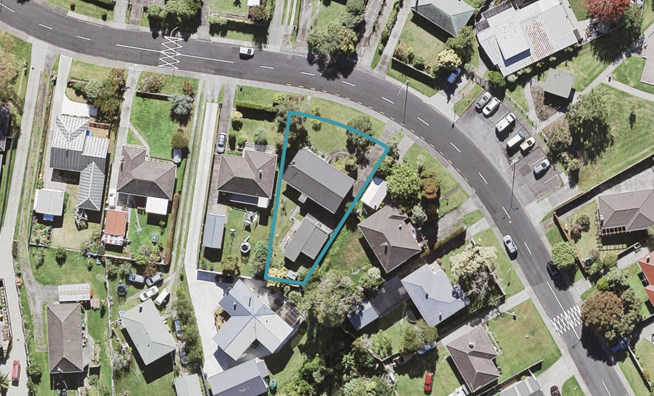9 La Rosa Street, Green Bay, Auckland - Carousel 1