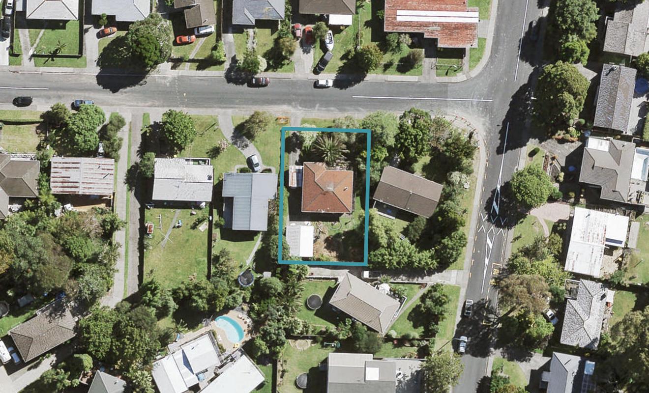 4 Pendlebury Street, Green Bay, Auckland - Carousel 1