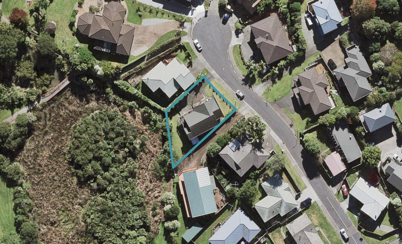 8 Blethyn Place, Te Atatu South, Auckland - Carousel 1
