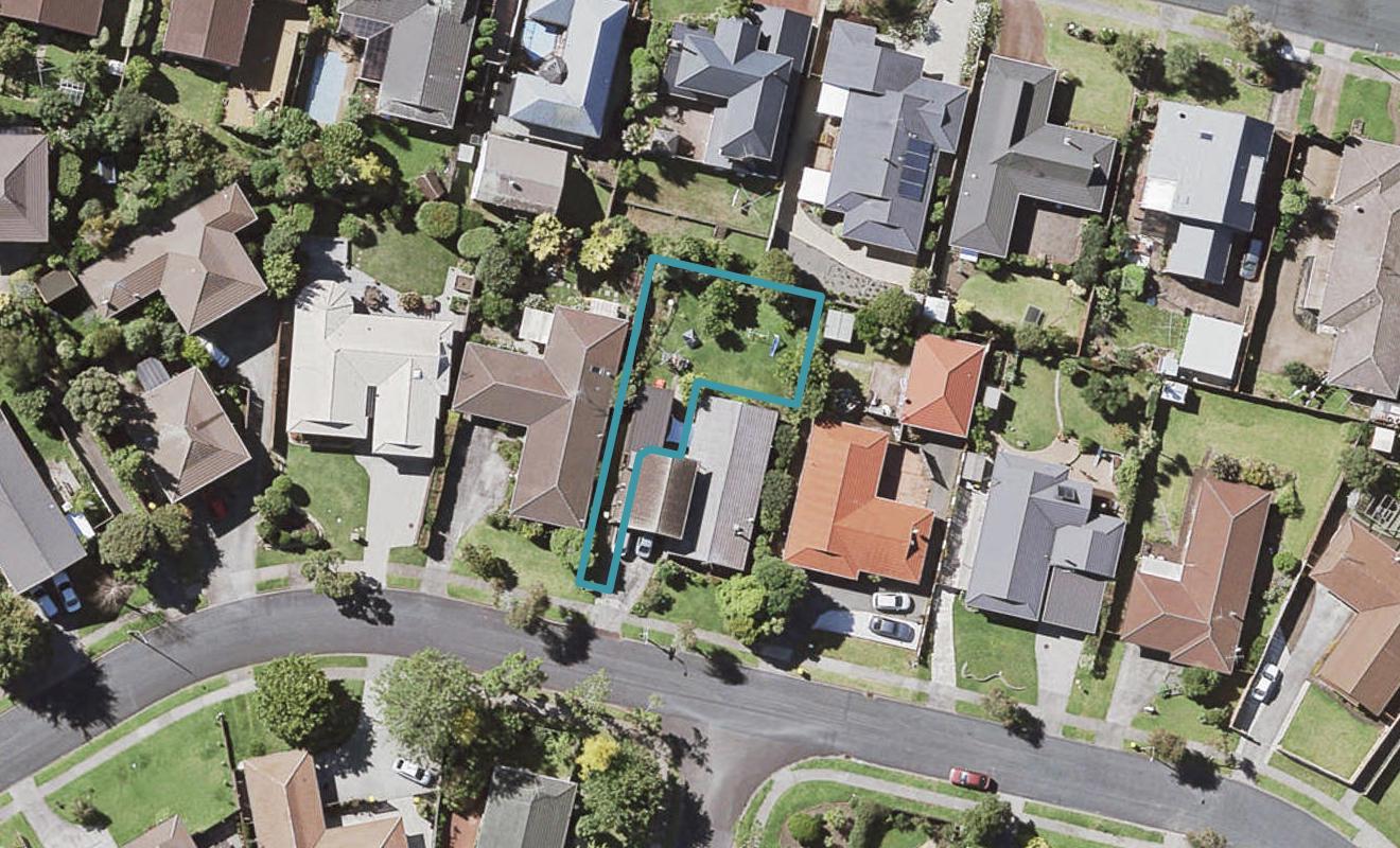 33A Jillteresa Crescent, Half Moon Bay, Auckland - Carousel 1