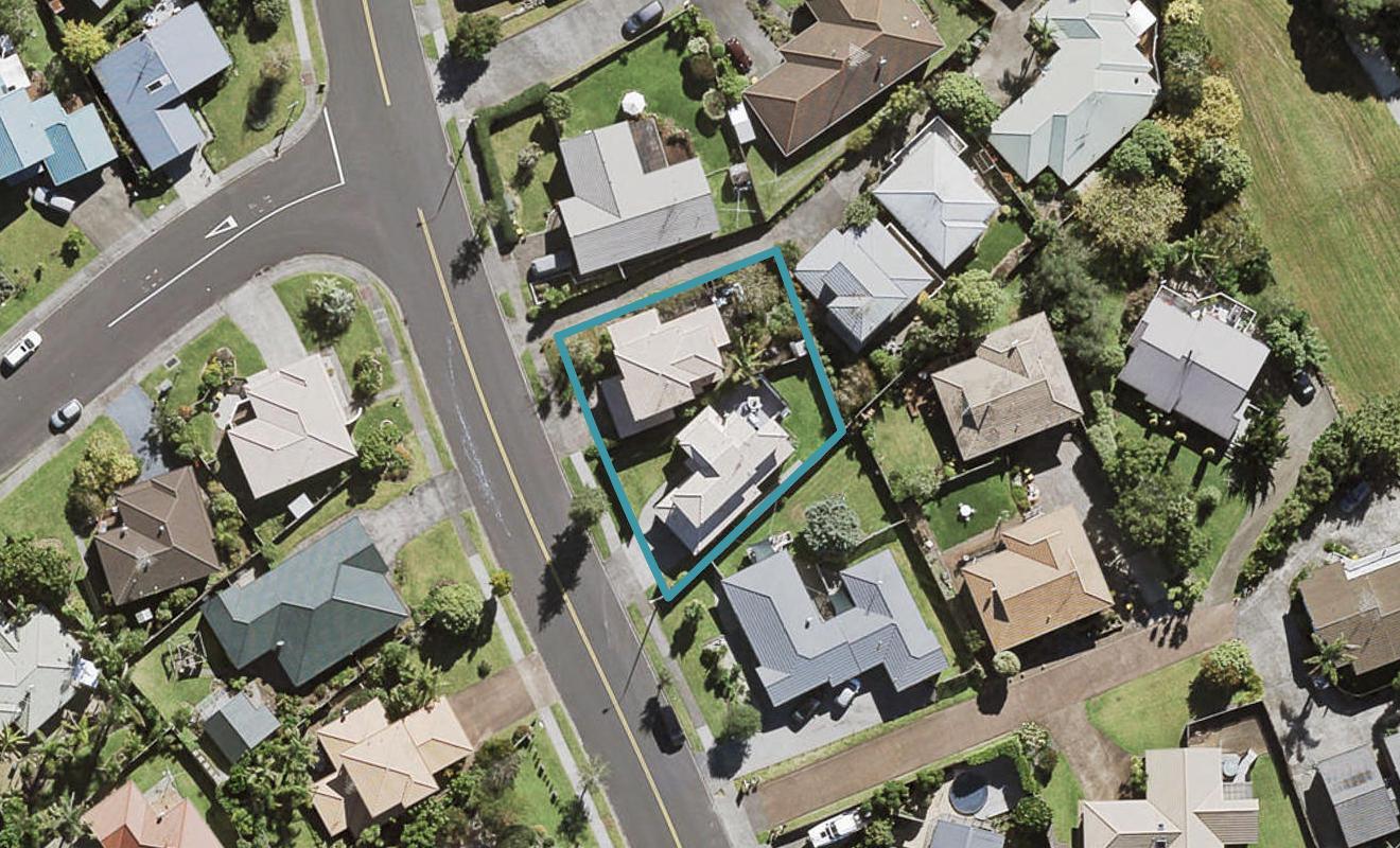 1/65 Unsworth Drive, Unsworth Heights, Auckland - Carousel 1