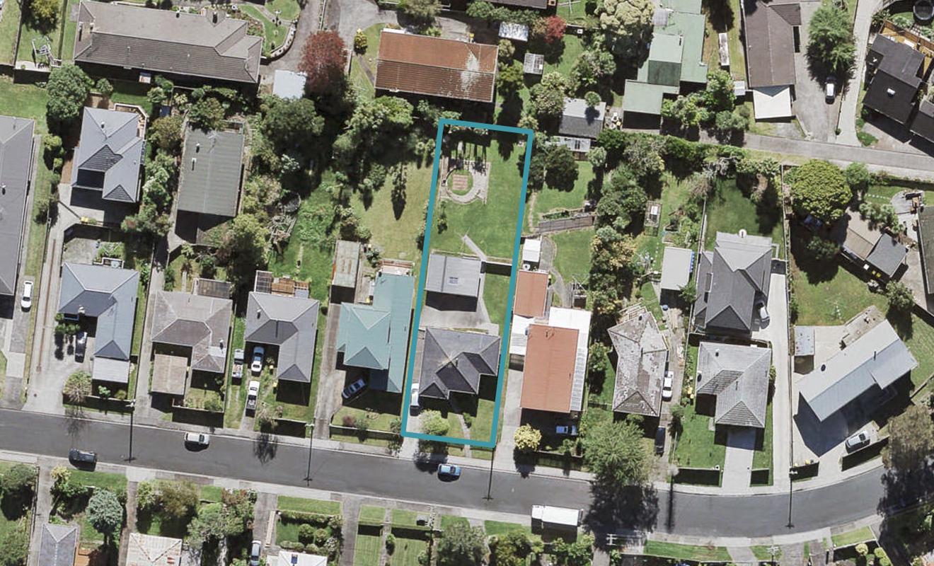 16 Cron Avenue, Te Atatu South, Auckland - Carousel 1