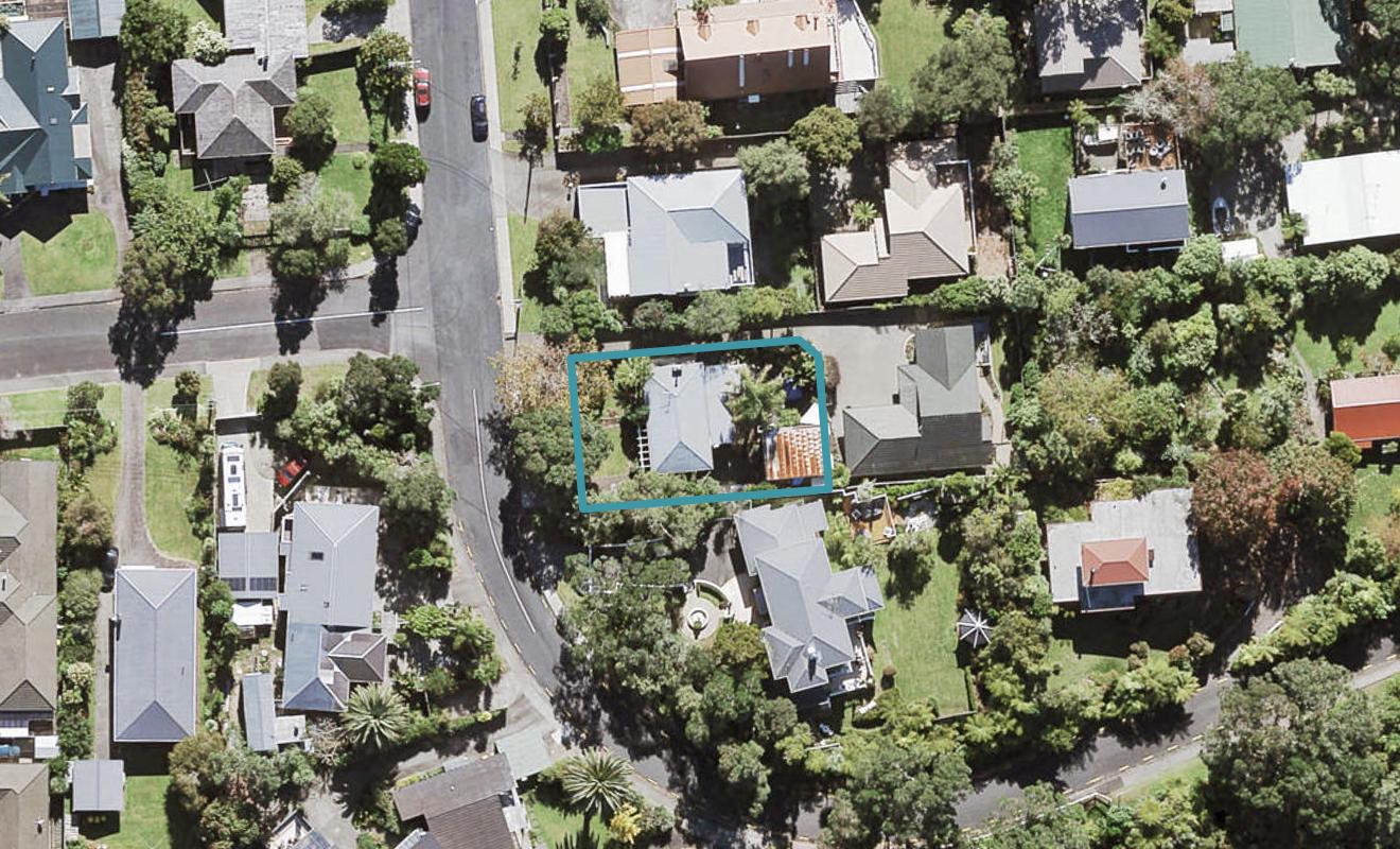 24 Cleve Road, Green Bay, Auckland - Carousel 1
