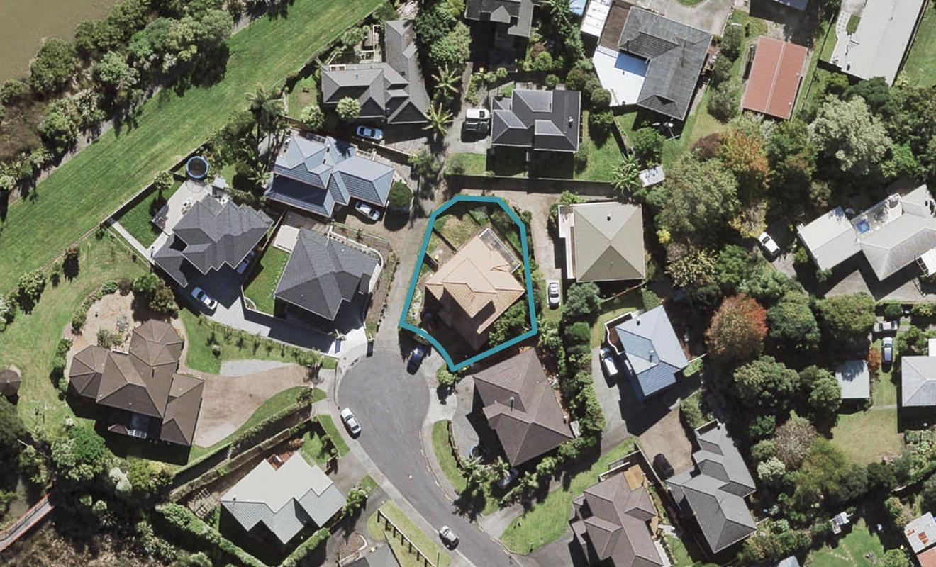 11 Blethyn Place, Te Atatu South, Auckland - Carousel 1