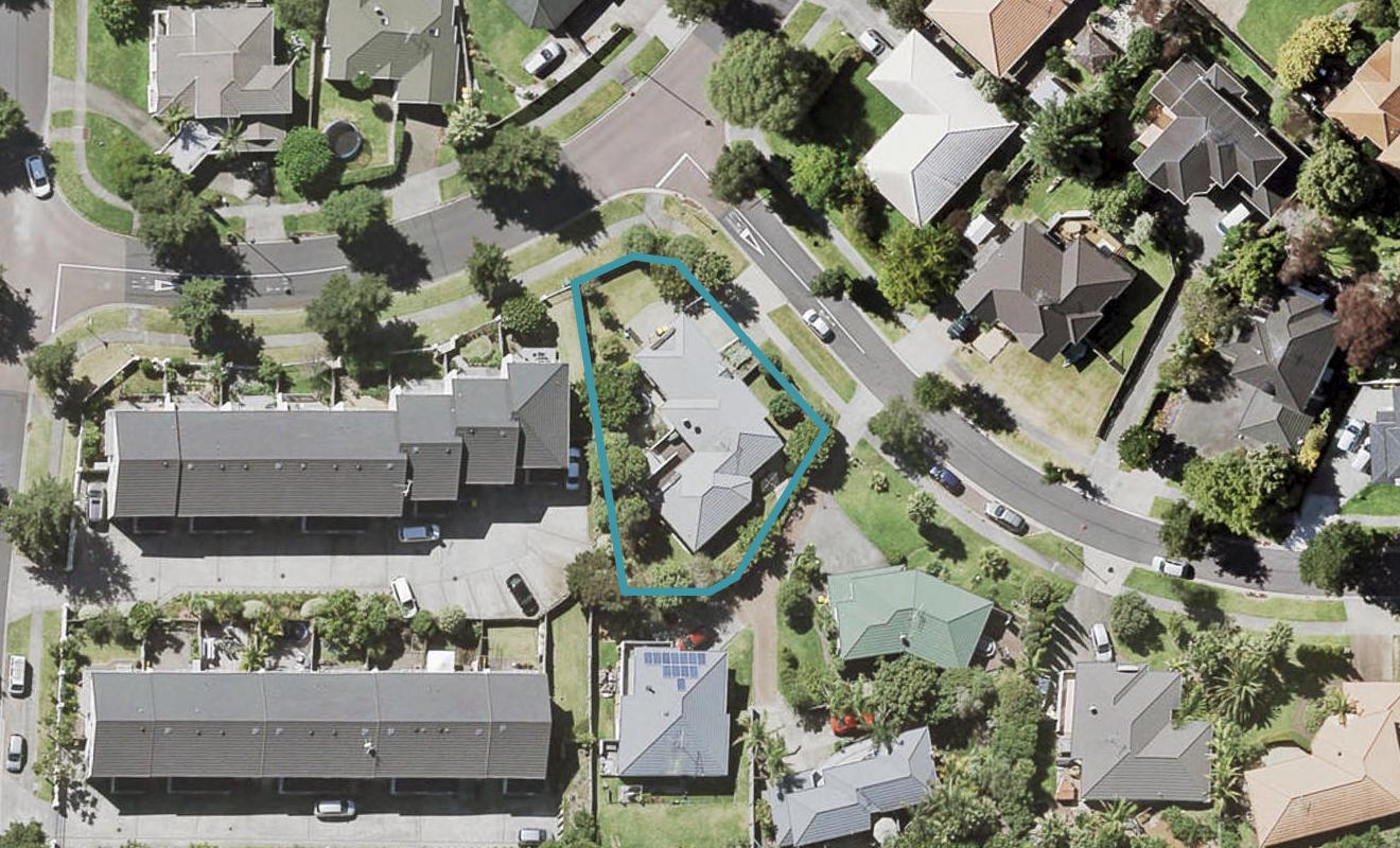 38 Margaret Henry Crescent, Oteha, Auckland - Carousel 1