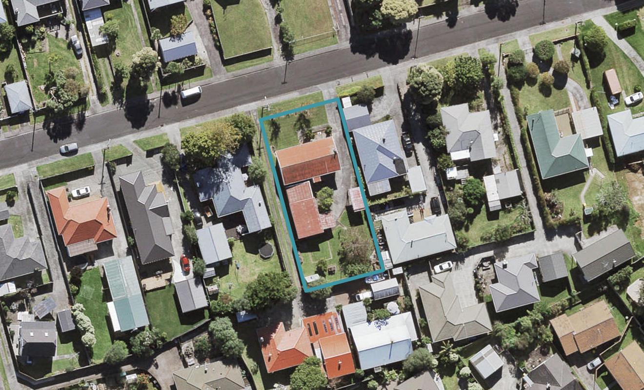 21 Coniston Avenue, Te Atatu South, Auckland - Carousel 1