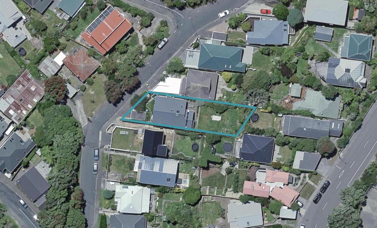 24 Woburn Road, Northland, Wellington - Carousel 1