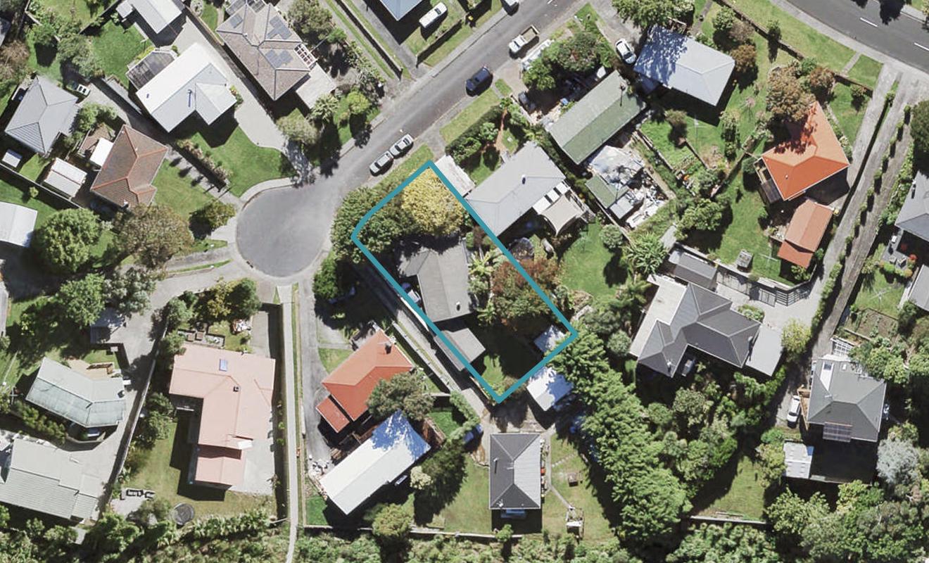 7 Firle Place, Green Bay, Auckland - Carousel 1
