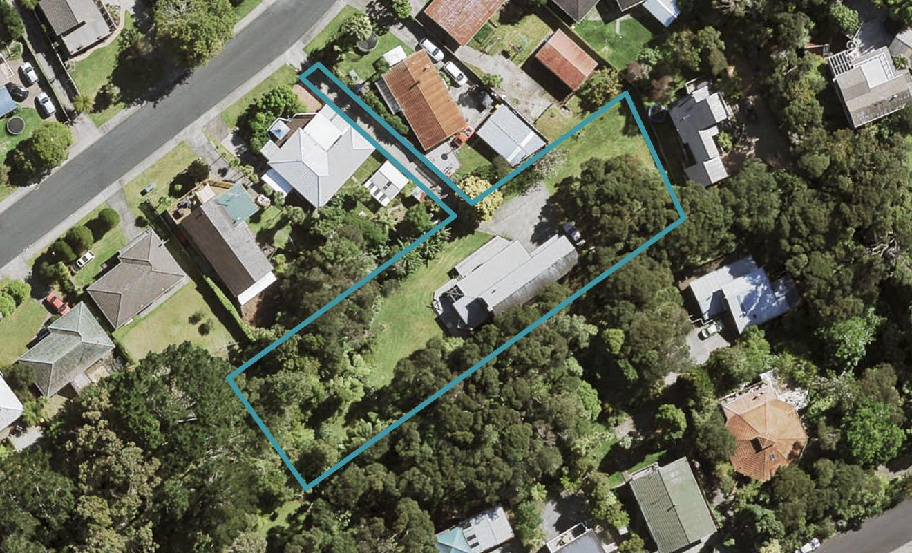 16A Staincross Street, Green Bay, Auckland - Carousel 1