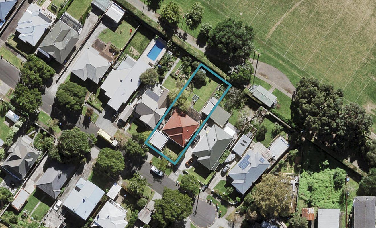 22 Brewster Avenue, Morningside, Auckland - Carousel 1