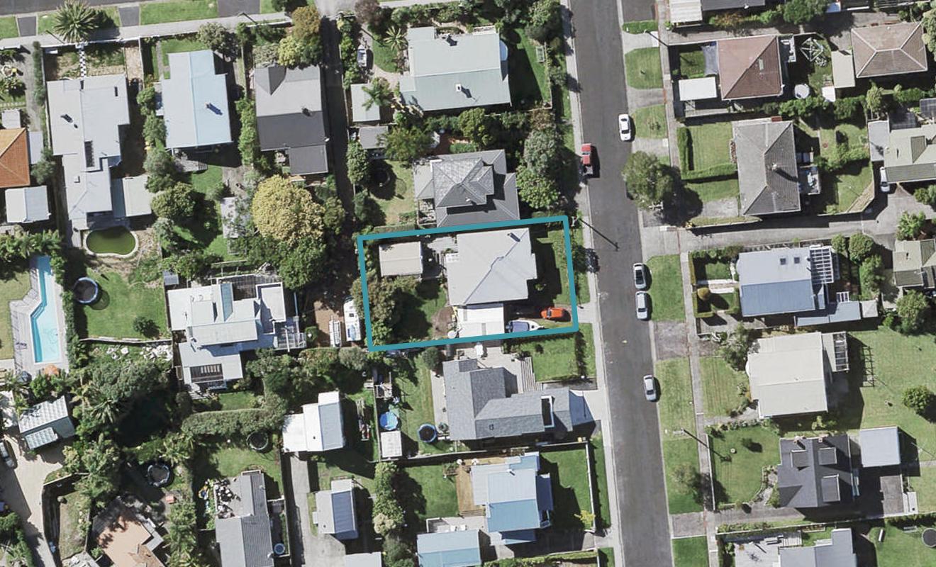 18 Hanlon Crescent, Narrow Neck, Auckland - Carousel 1