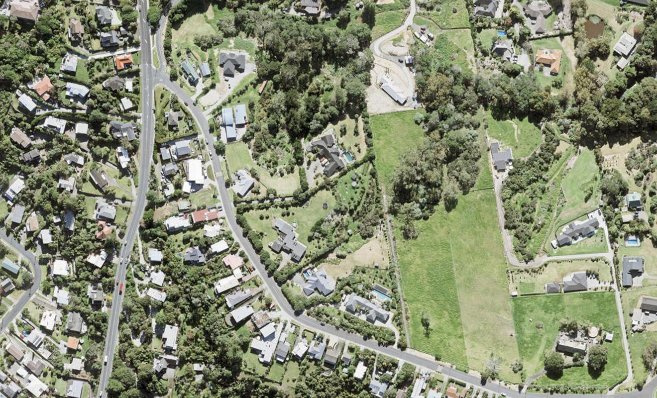 1/6 Roberts Road, Matakatia, Whangaparāoa - Carousel 1