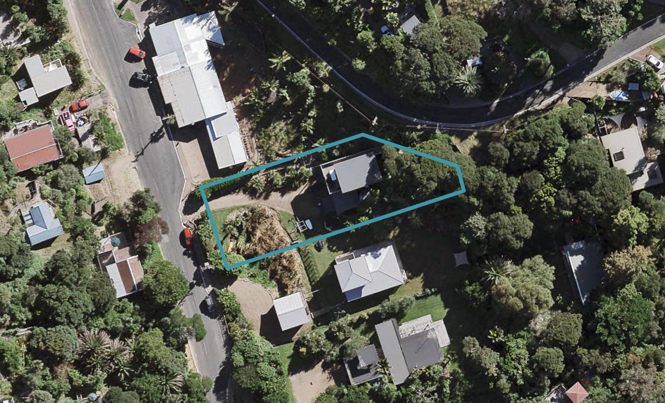 37 Palm Road, Palm Beach, Waiheke Island - Carousel 1
