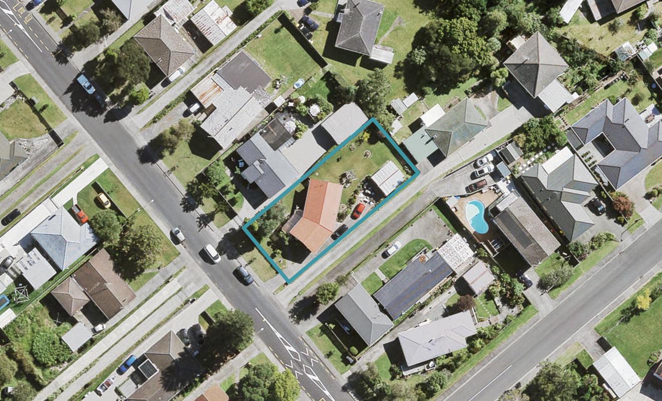 43 Castleford Street, Green Bay, Auckland - Carousel 1