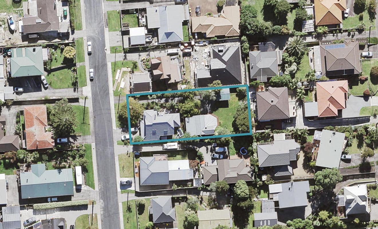 1/14 Cleve Road, Green Bay, Auckland - Carousel 1