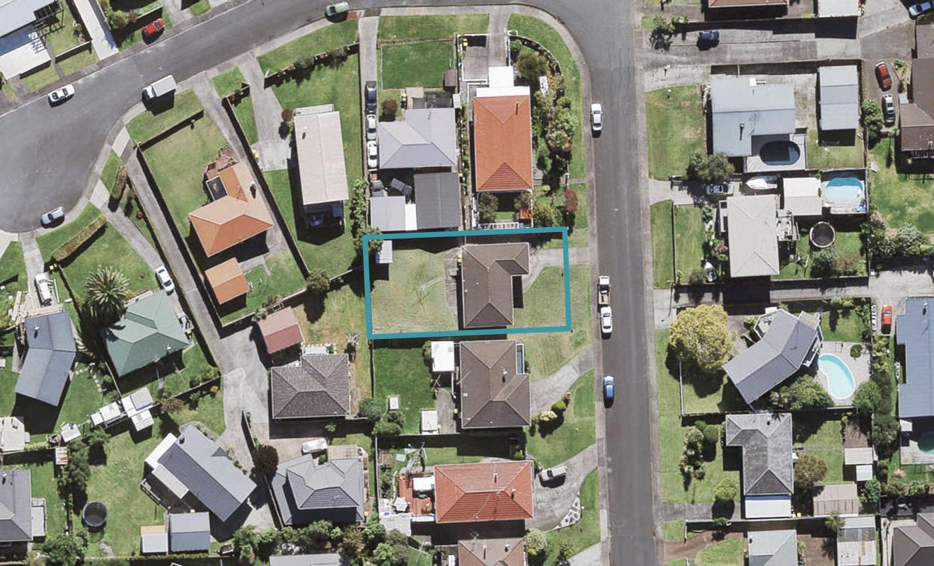 14 Bodi Place, Te Atatu South, Auckland - Carousel 1