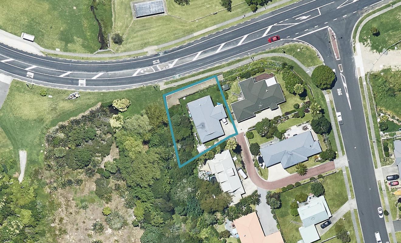 12 Oteki Park Drive, Welcome Bay, Tauranga - Carousel 1
