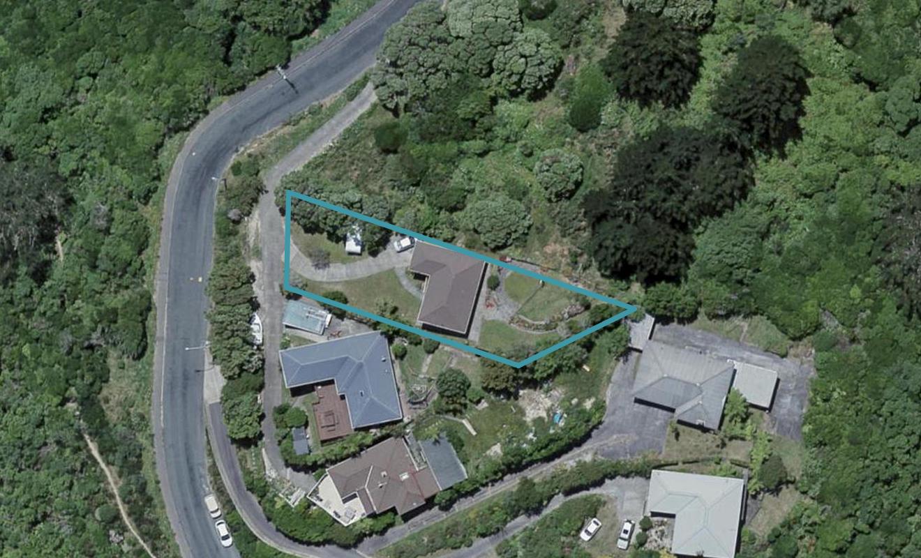 208 Nevay Road, Karaka Bays, Wellington - Carousel 1