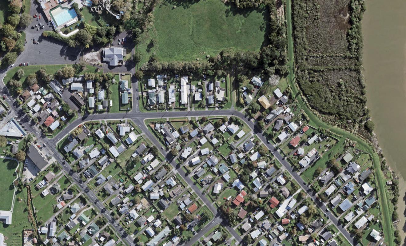 12 Parakai Avenue, Parakai, Helensville - Carousel 1