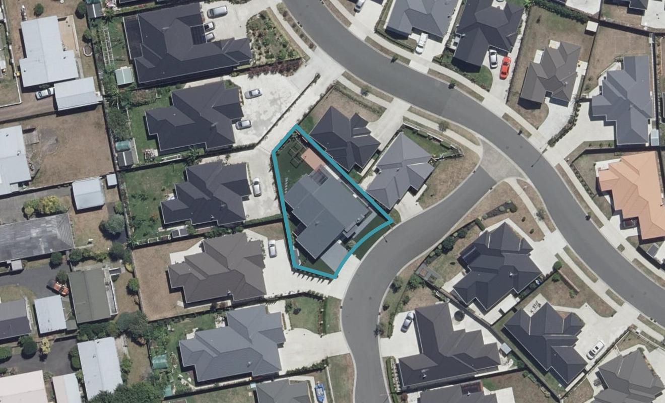 4 Peter Way Place, Glenview, Hamilton - Carousel 1