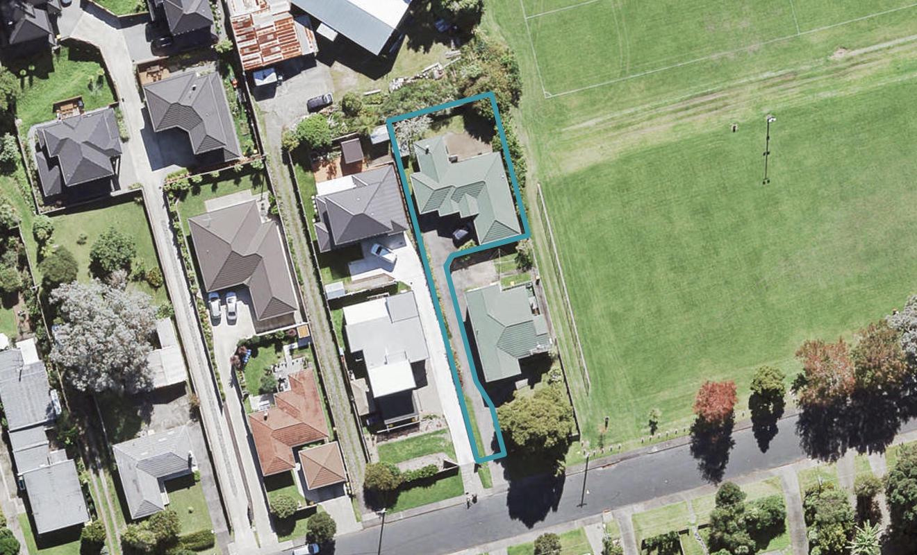 25A Cliff View Drive, Green Bay, Auckland - Carousel 1