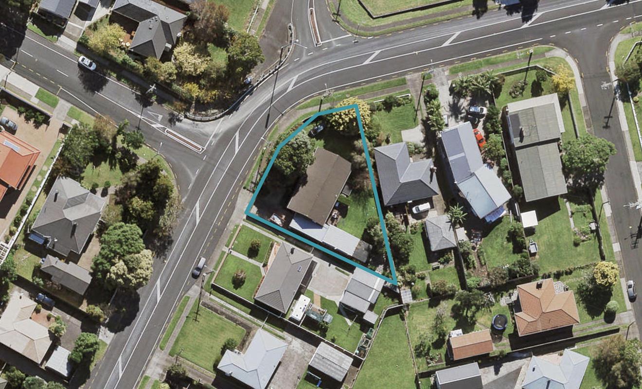 1 Wallace Road, Mangere Bridge, Auckland - Carousel 1