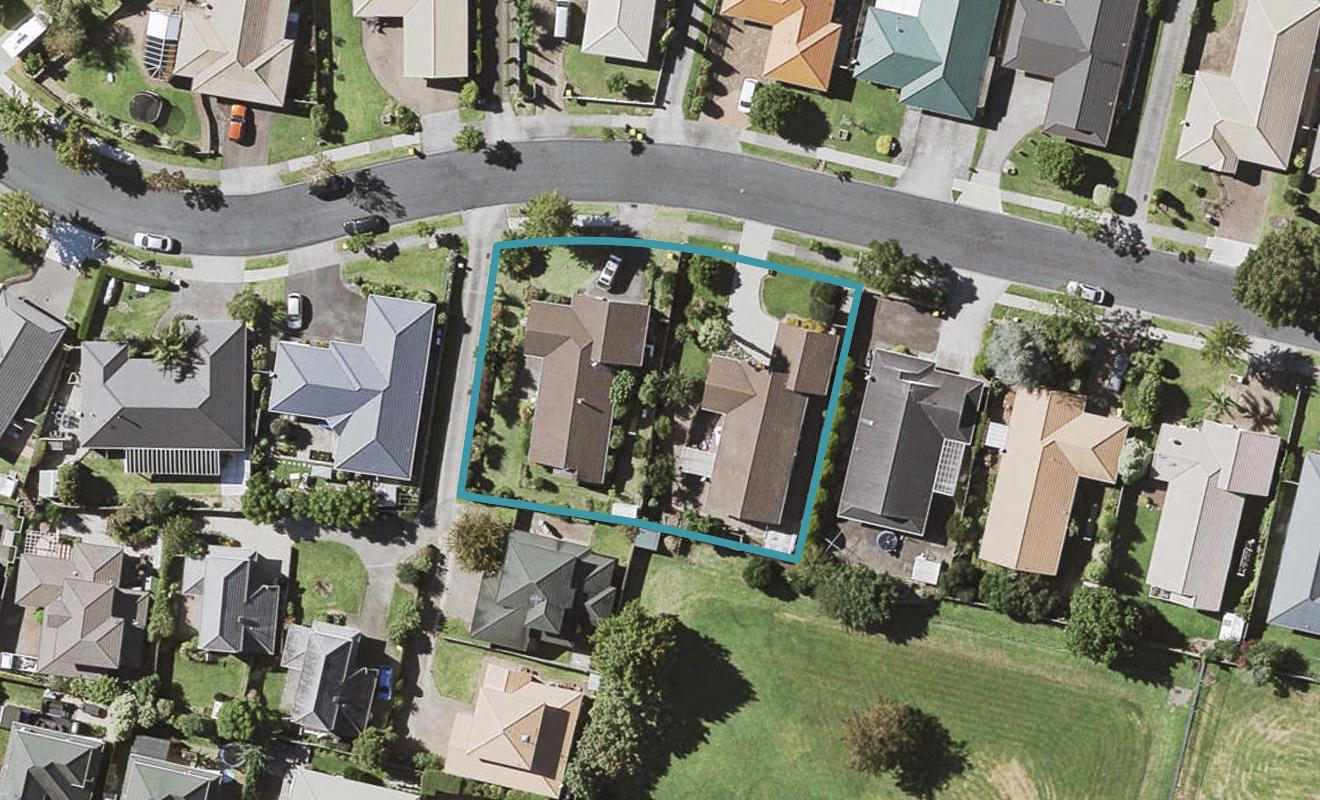 2/18 Headcorn Place, Botany Downs, Auckland - Carousel 1