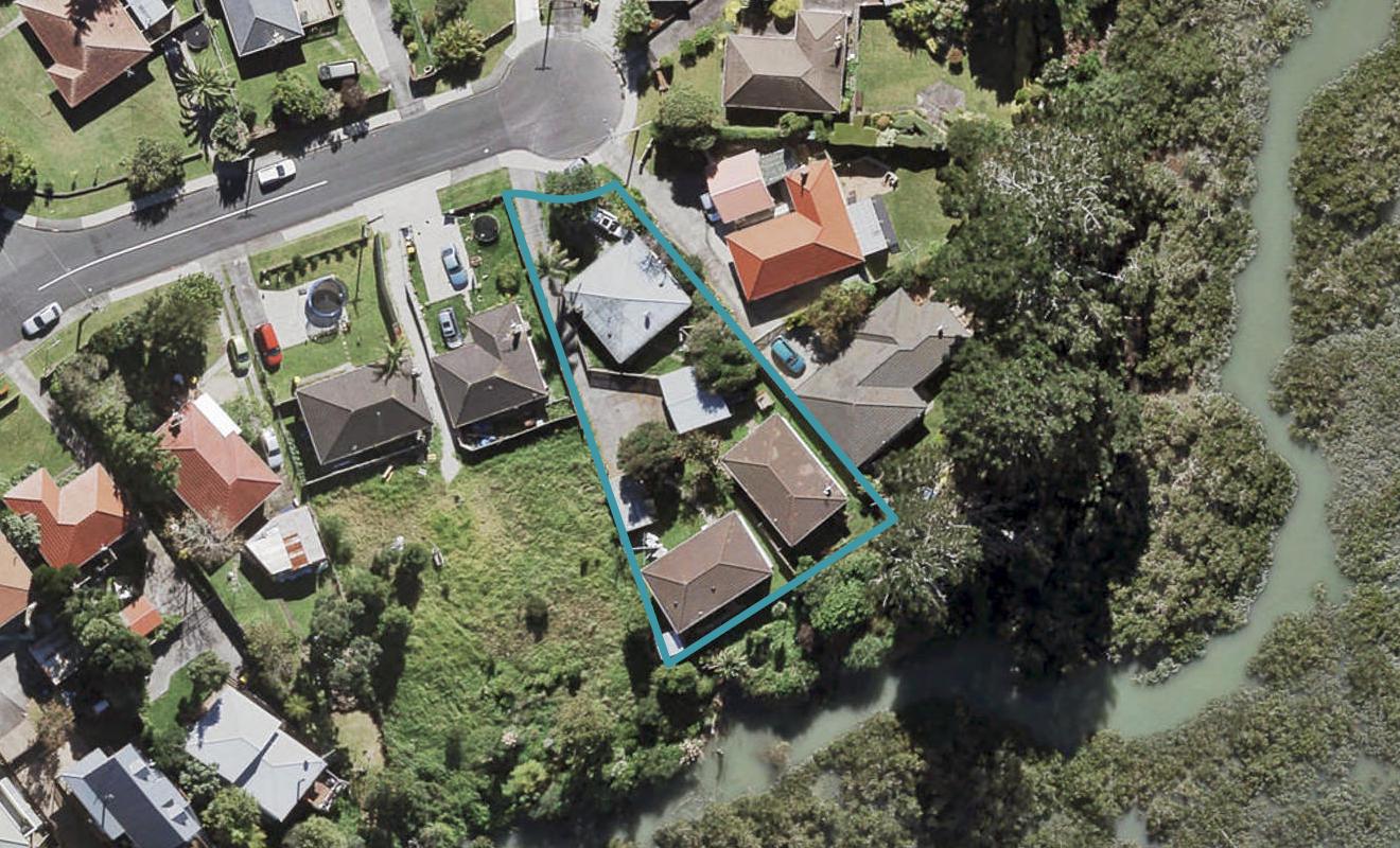 8 Bedford Street, Te Atatu South, Auckland - Carousel 1