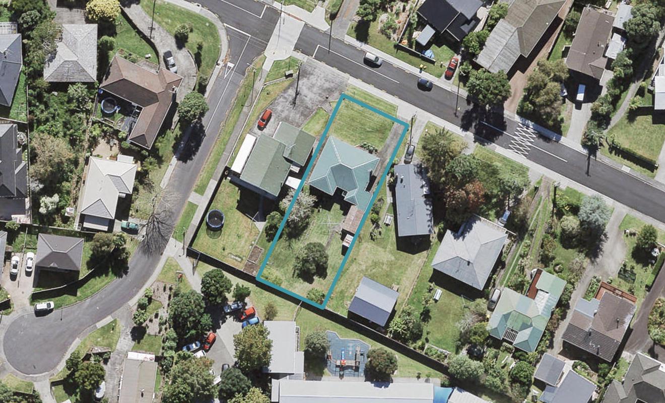31 Divich Avenue, Te Atatu South, Auckland - Carousel 1