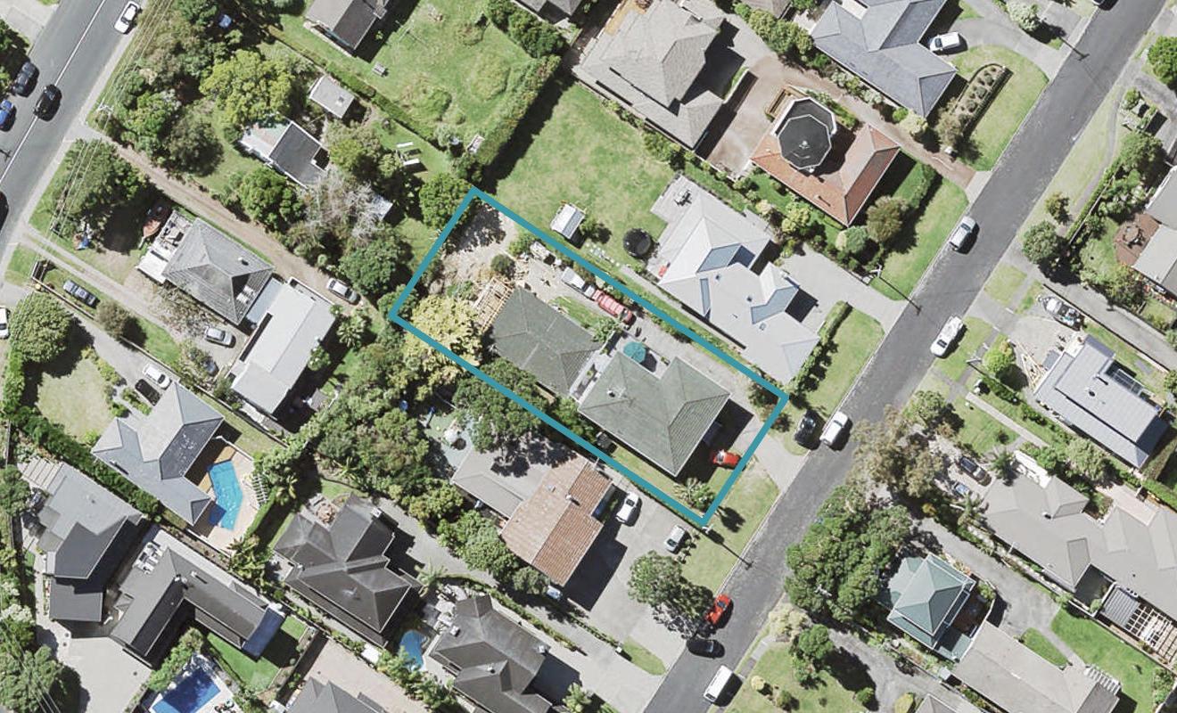 1/8 Folkestone Street, Murrays Bay, Auckland - Carousel 1