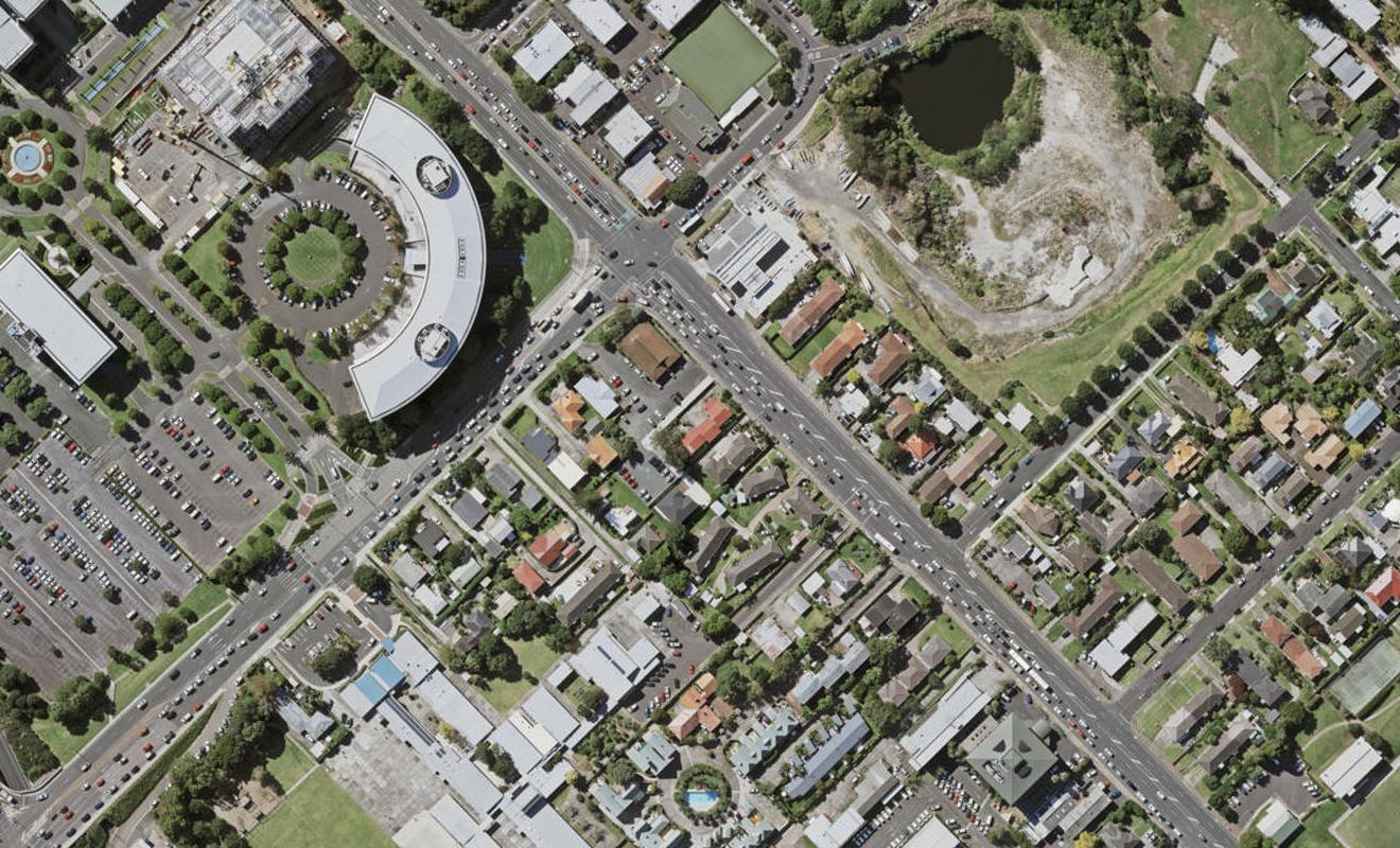 1/62 Taharoto Road, Takapuna, Auckland - Carousel 1