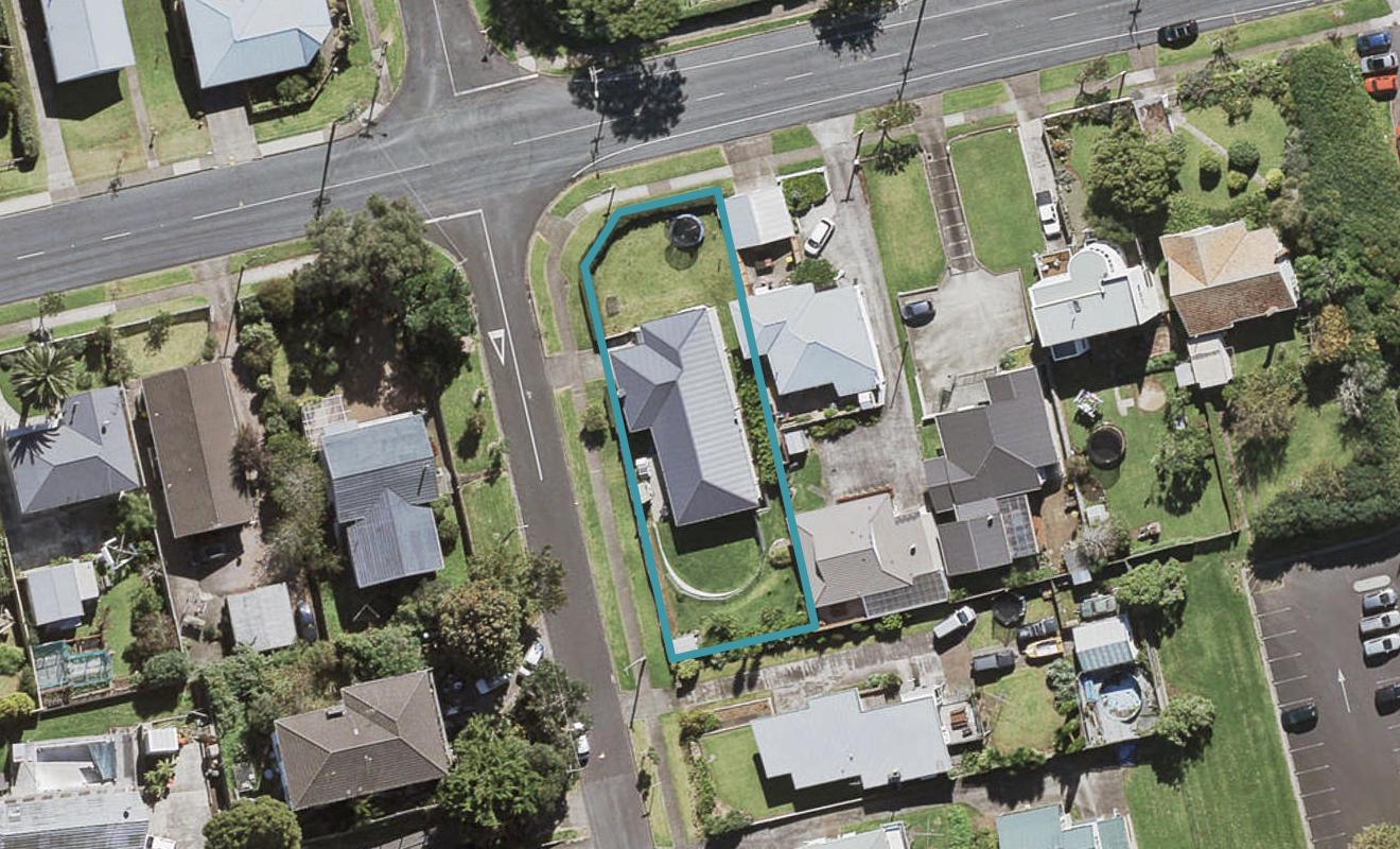 41 Taylor Road, Mangere Bridge, Auckland - Carousel 1