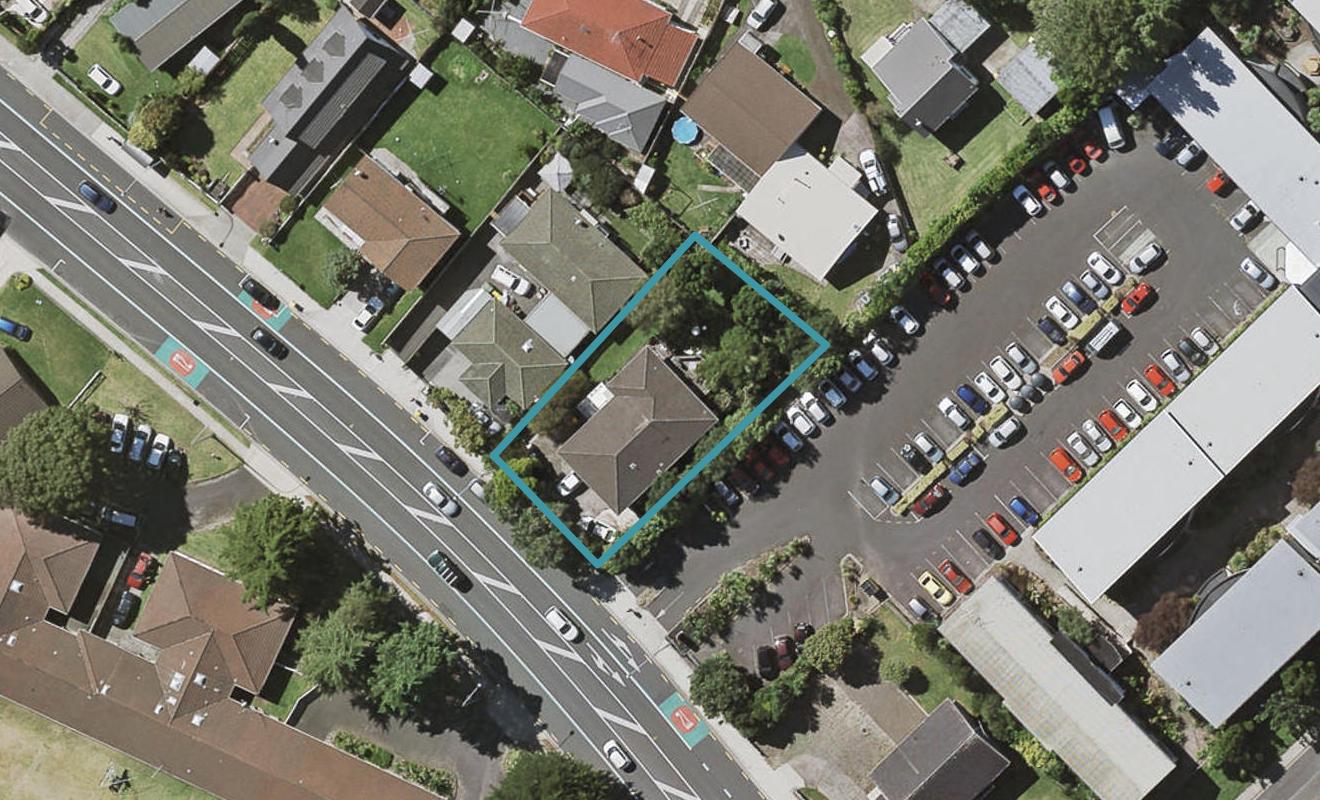 40 Akoranga Drive, Northcote, Auckland - Carousel 1