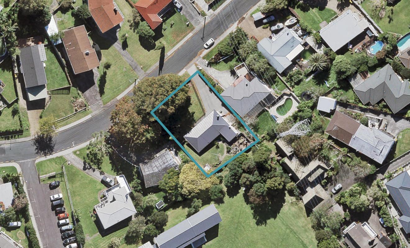 146 Tiroroa Avenue, Te Atatu South, Auckland - Carousel 1