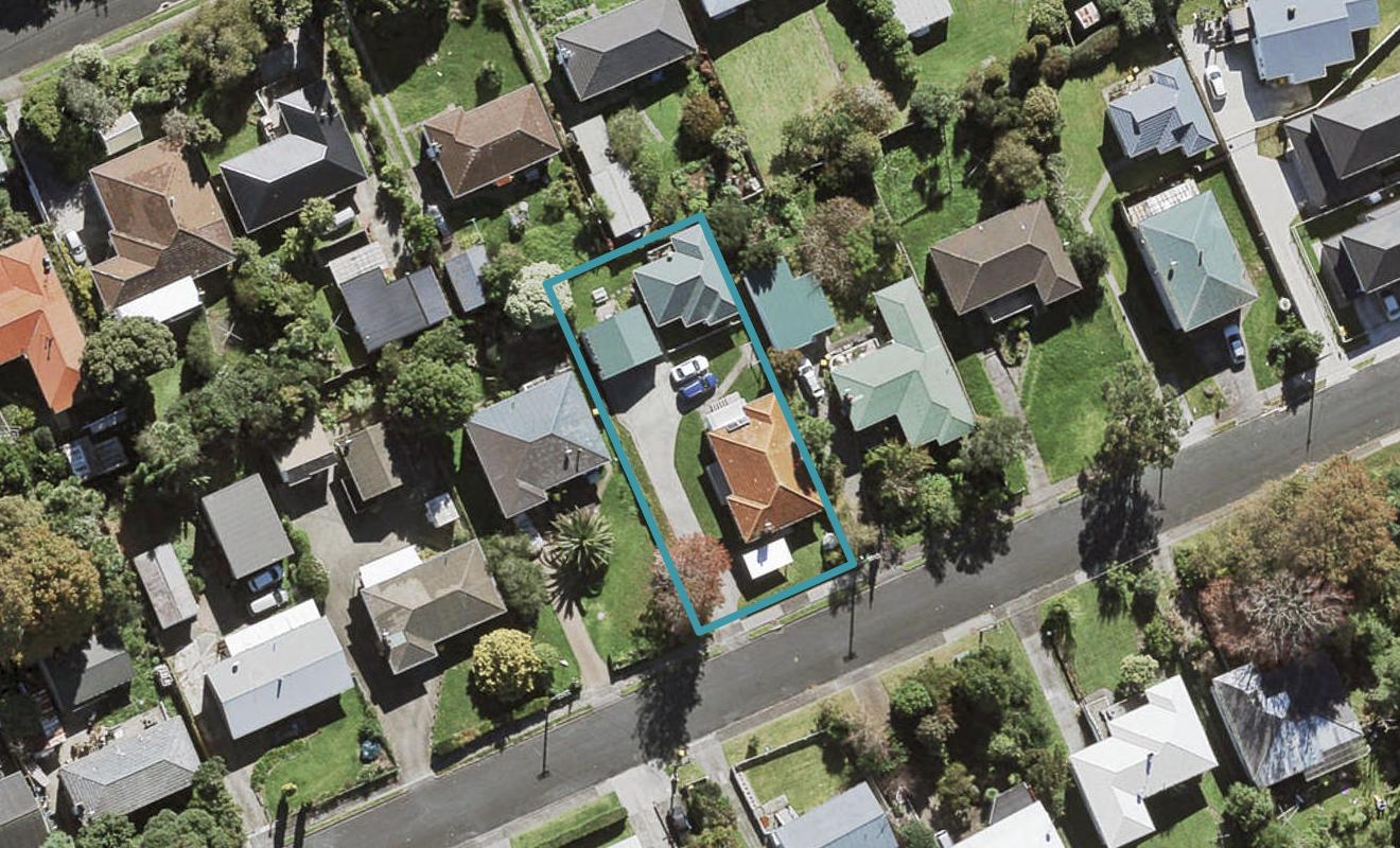 11 Sherwood Avenue, Te Atatu South, Auckland - Carousel 1