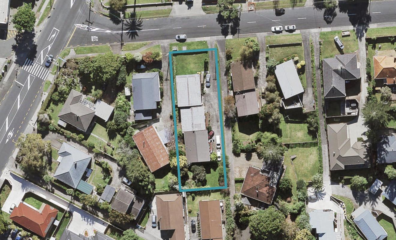 2/3 Tirimoana Road, Te Atatu South, Auckland - Carousel 1