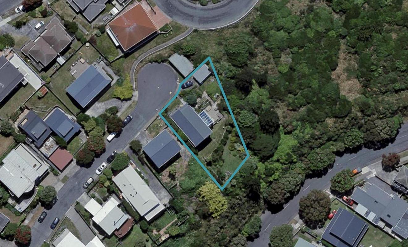 20 Cobar Close, Maupuia, Wellington - Carousel 1