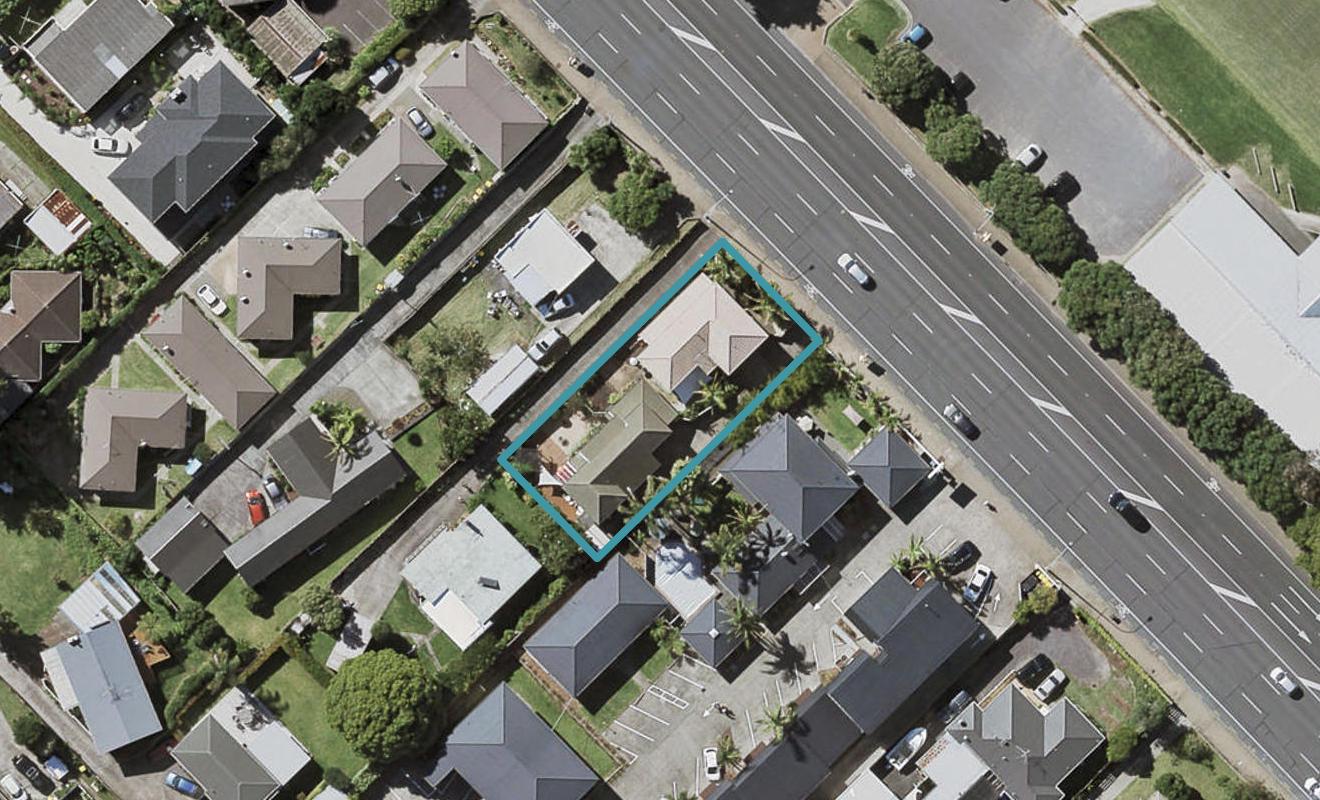 2/32 Taharoto Road, Takapuna, Auckland - Carousel 1